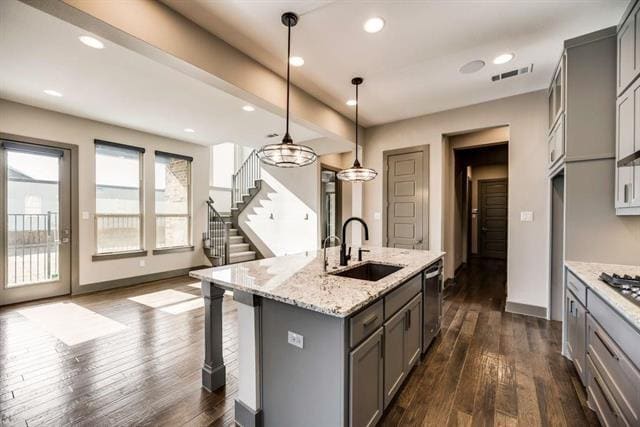 Building Photo - 7112 Royal View Dr