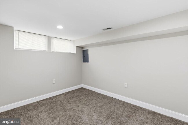 Building Photo - 78 N Dundalk Ave