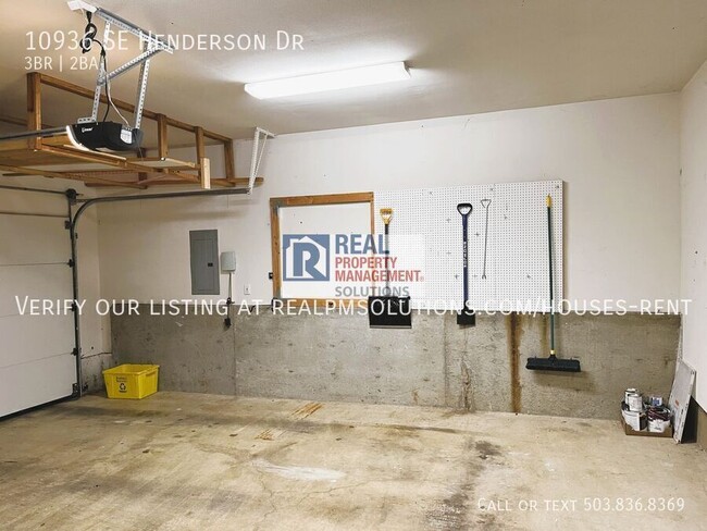 Building Photo - 10936 SE Henderson Dr