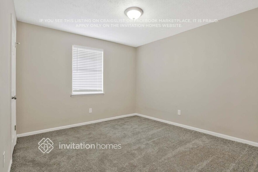 Building Photo - 2300 Pebble Rock W