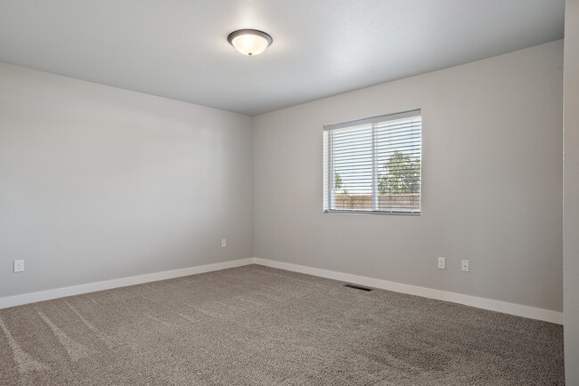 Building Photo - 405 Nighthawk Dr