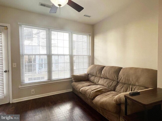 Building Photo - 45498 Whistling Terrace