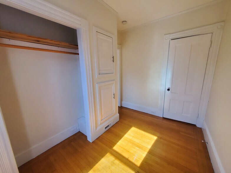 Building Photo - 429 Marlborough St