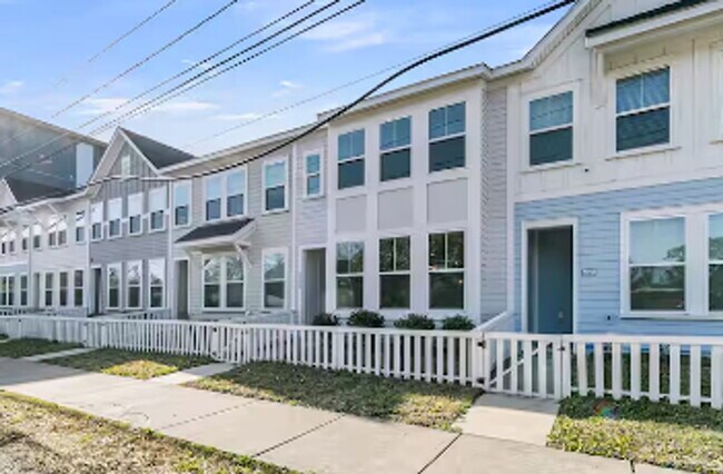 Building Photo - 4503 Durant Ave