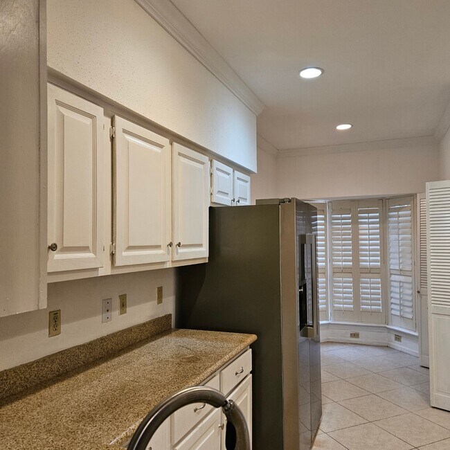 Building Photo - 712 Augusta Dr