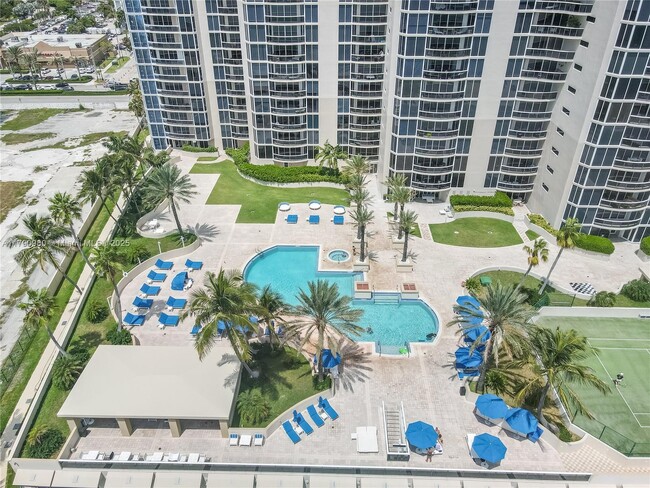 Building Photo - 17555 Collins Ave