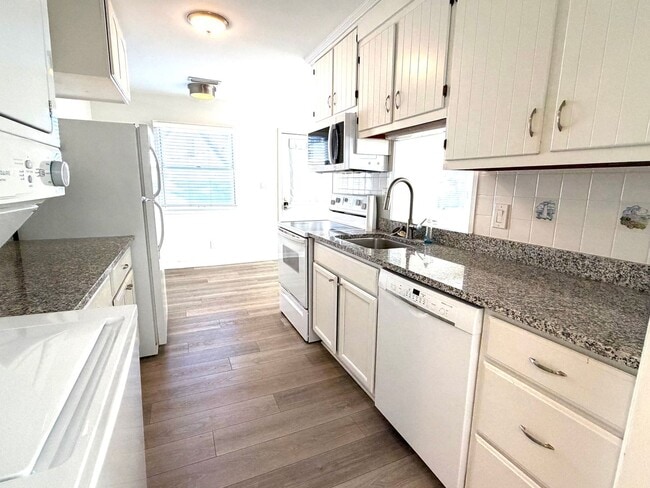 Building Photo - 4490 Lookout Rd