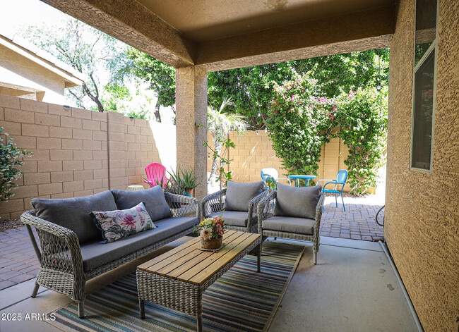 Building Photo - 1950 W Park Pl