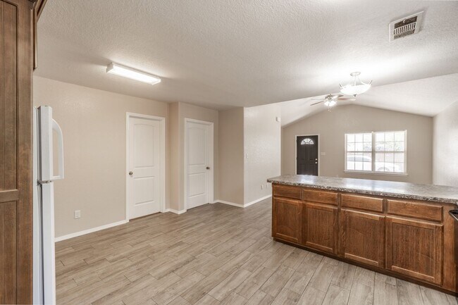 Building Photo - Mussett Rd Duplex