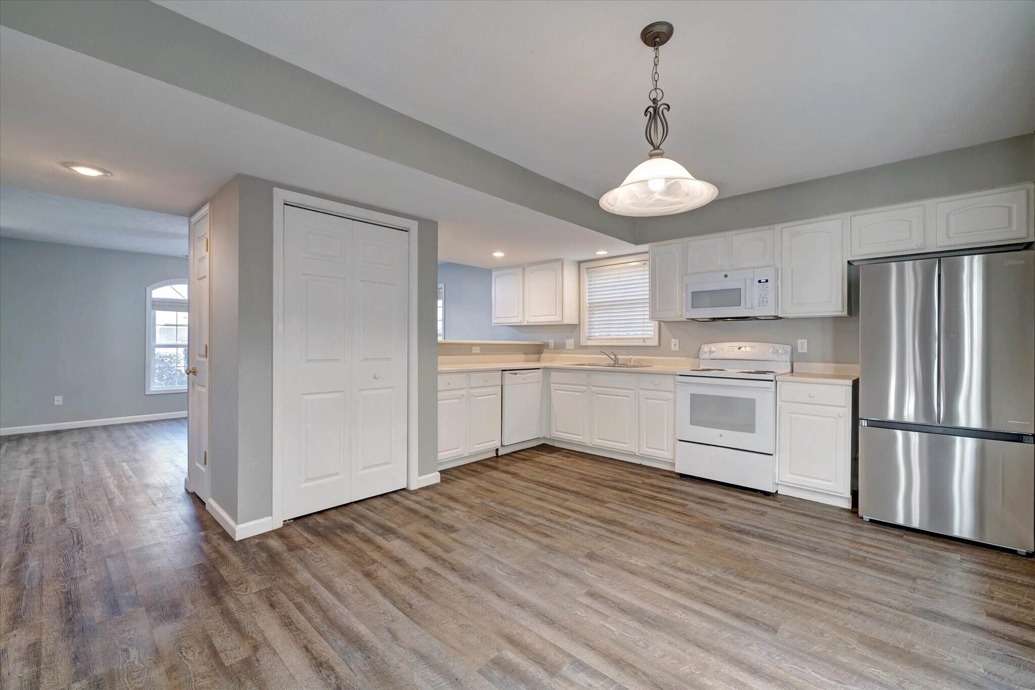 Building Photo - 3499 S Oaklawn Cir