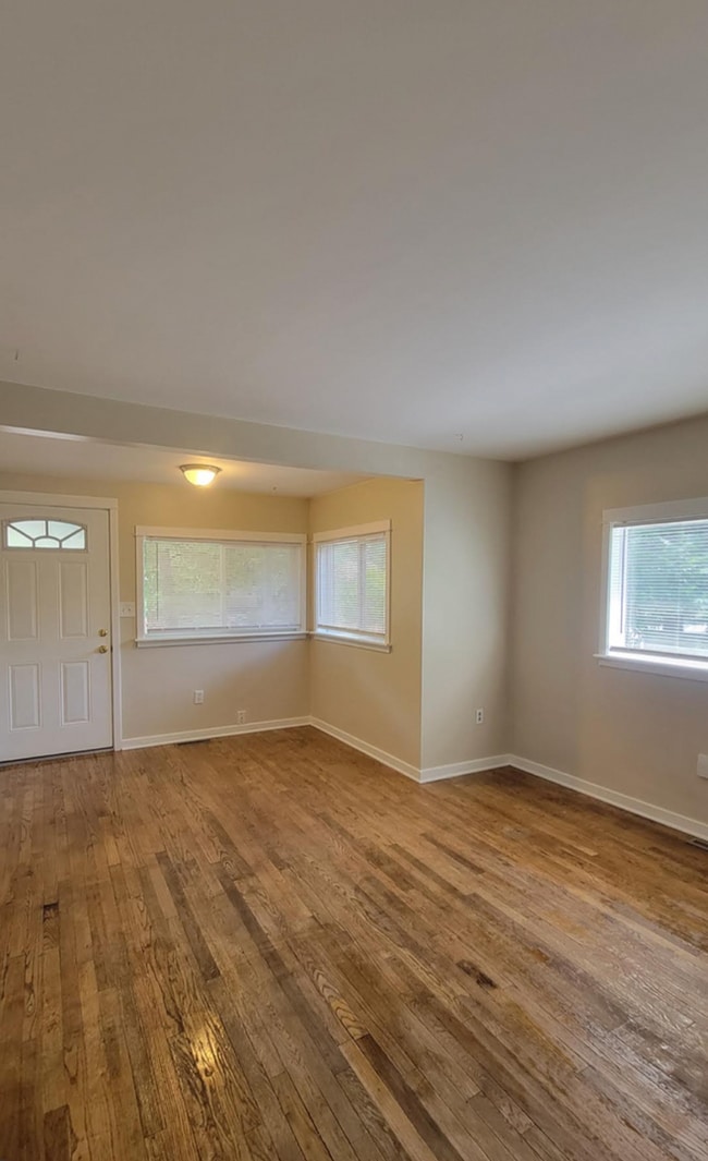 Building Photo - Cozy Home Near Old Town – Live in the Hear...