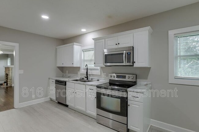 Building Photo - 2431 E 68th St