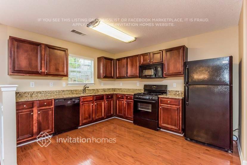 Building Photo - 124 Hidden Creek Dr