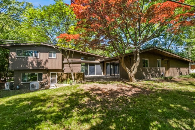 Building Photo - 2645 Hickory Ct