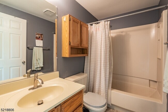 Building Photo - 20 Garden Ave