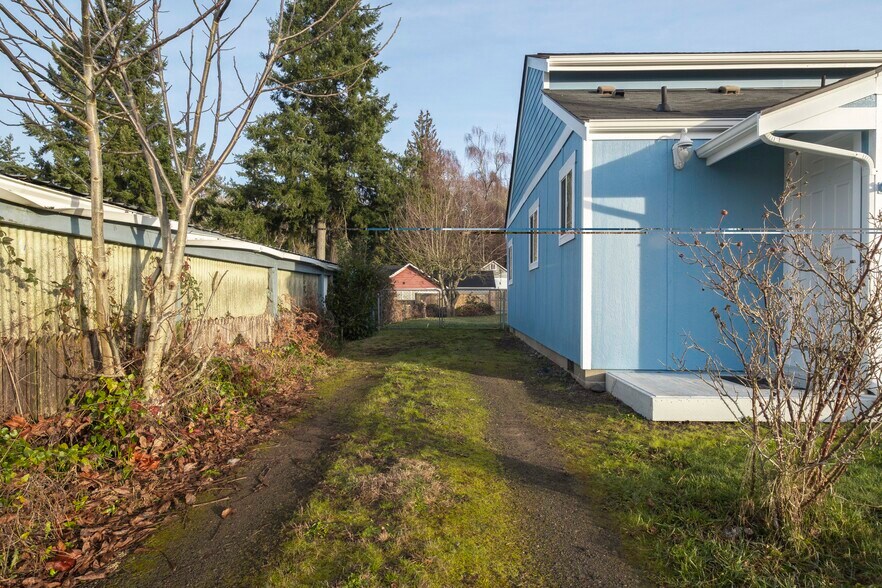 Building Photo - 2506 NE Franklin St