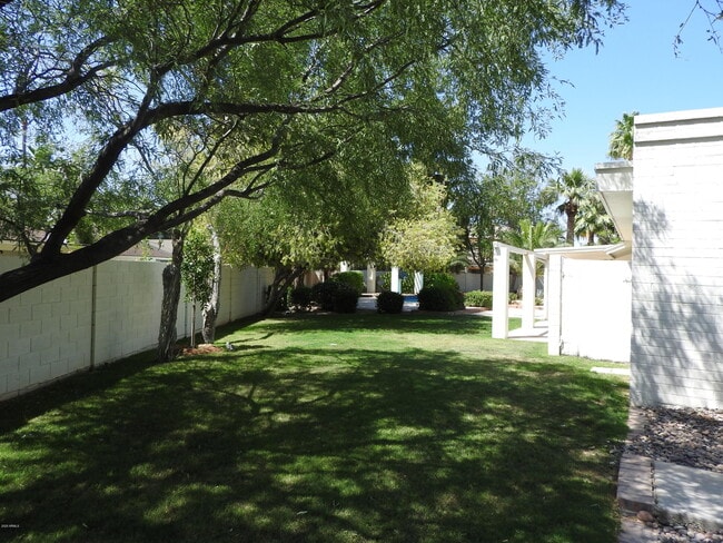Building Photo - 10210 N 77th Pl