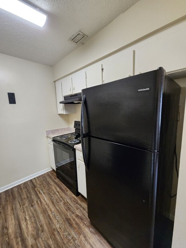 Building Photo - Coming Soon -2 Bedroom 1 Bath -Duplex Lake City