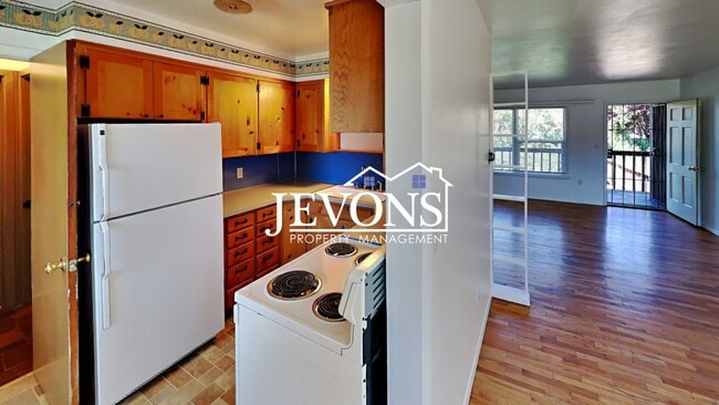 Building Photo - 4105 W Lincoln Ave