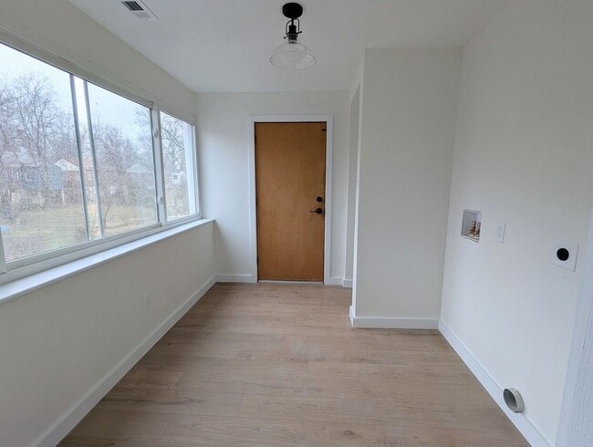 Building Photo - High end, 2-bedroom 2-bathroom single family home in Webster Groves!