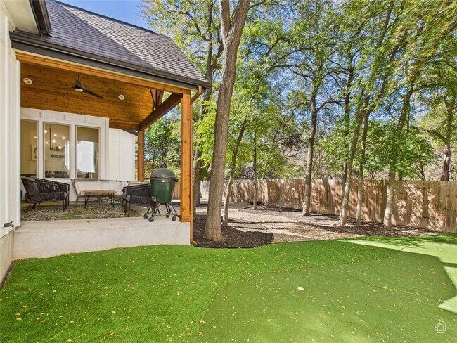 Building Photo - 3002 Sunridge Dr