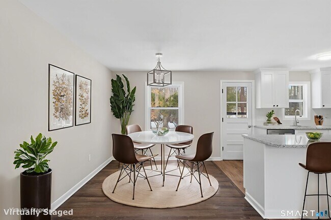 Building Photo - 26 Hiawatha Ln