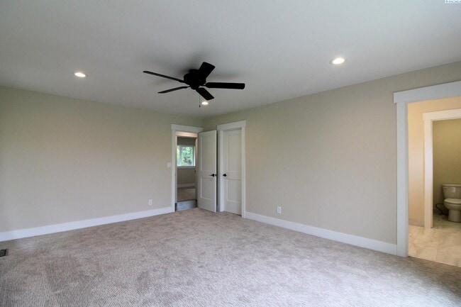 Building Photo - 5 Bed/3 Bath House in Kennewick Canyon Lakes