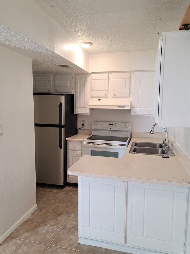 Building Photo - 5300 E Cherry Creek S Dr