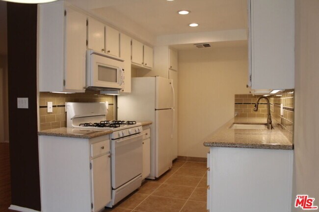 Building Photo - 2349 S Bentley Ave