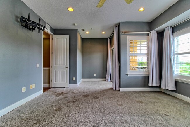 3rd Floor Primary Bedroom with Private Bathroom, Balcony and Walk-In-Closet - 111 N Albany Ave