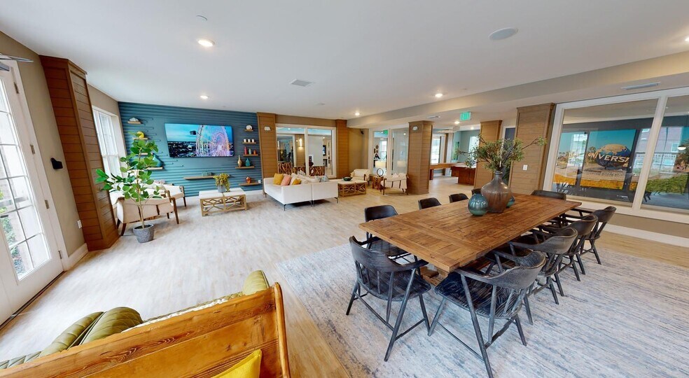 Building Photo - 5885 Lakehurst Dr