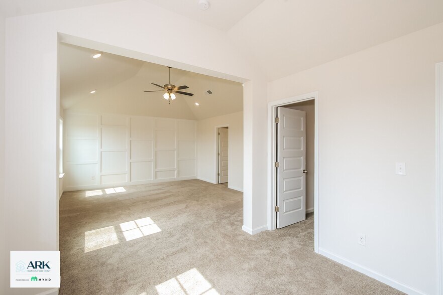 Building Photo - 6059 Bakerville Ln