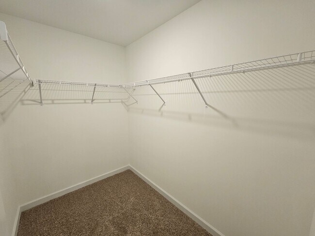 Building Photo - 3 Year Old Townhome in Marshall Farm!