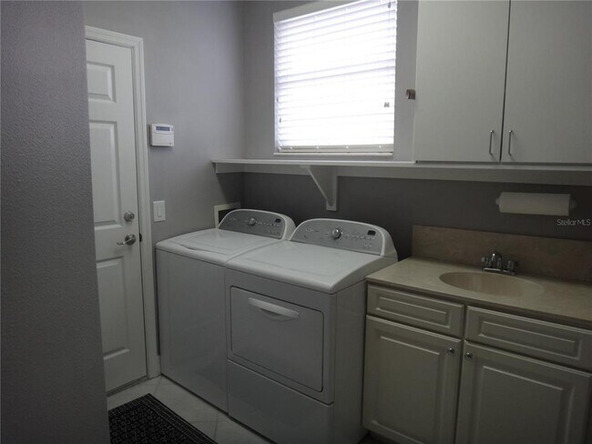 Building Photo - 9460 Portside Terrace