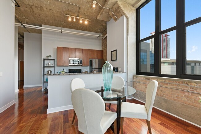 Building Photo - 320 E 21st St