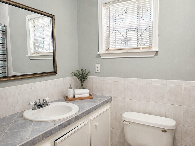 Building Photo - 3020 Sagebrush Dr
