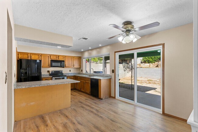 Building Photo - 5400 Dee Dr NE