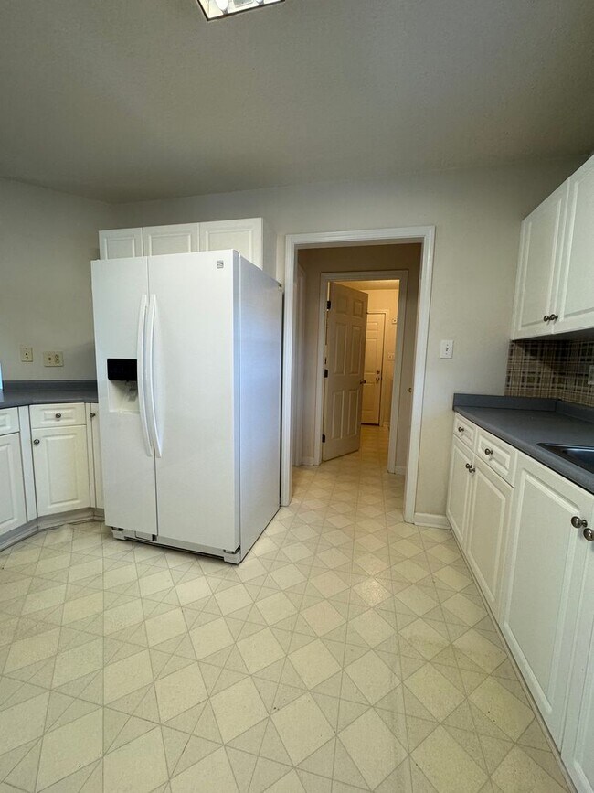 Building Photo - Not to be Missed on Heritage Square!