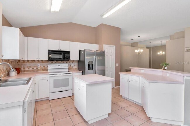 Building Photo - 314 Fountainview Cir