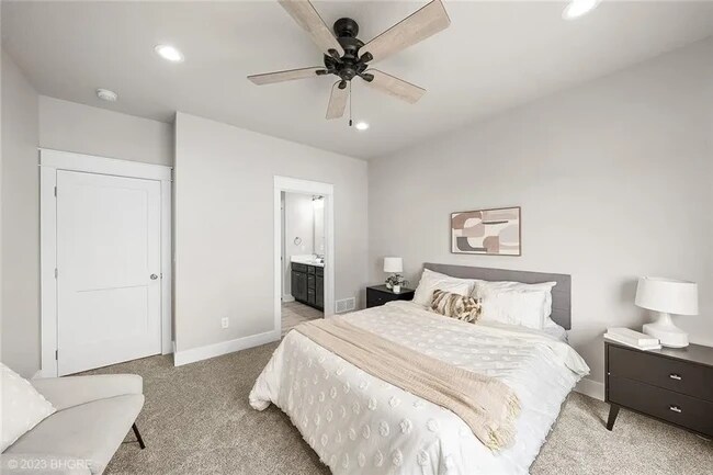 Building Photo - 1102 28th St