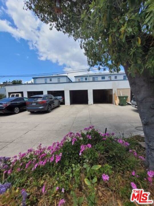 Building Photo - 5405 Russell Ave