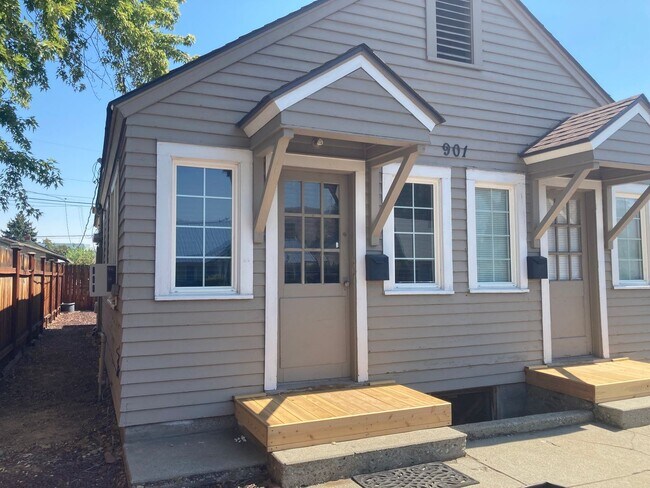 Building Photo - 901 Kittitas St