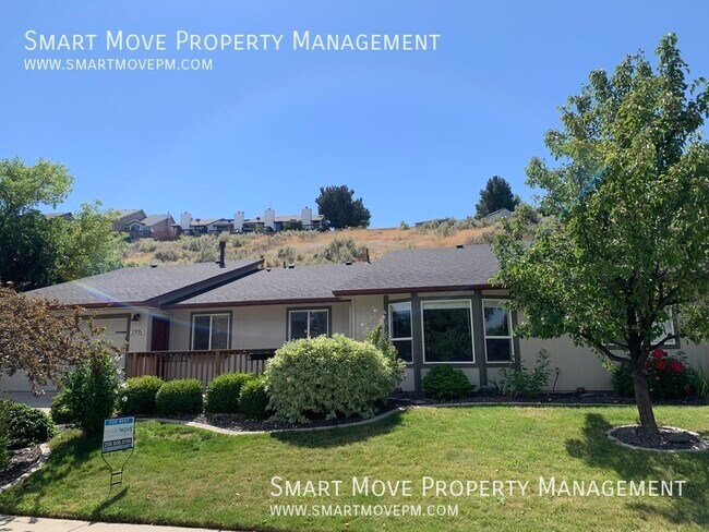Primary Photo - 2705 E Mendota Dr