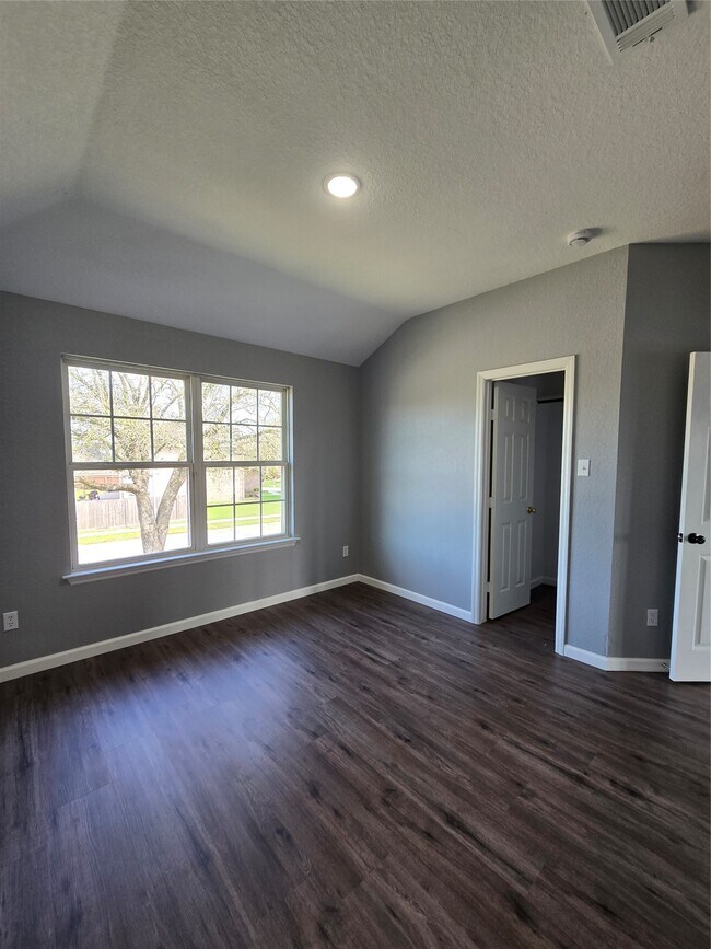 Building Photo - 5210 Benton Dr