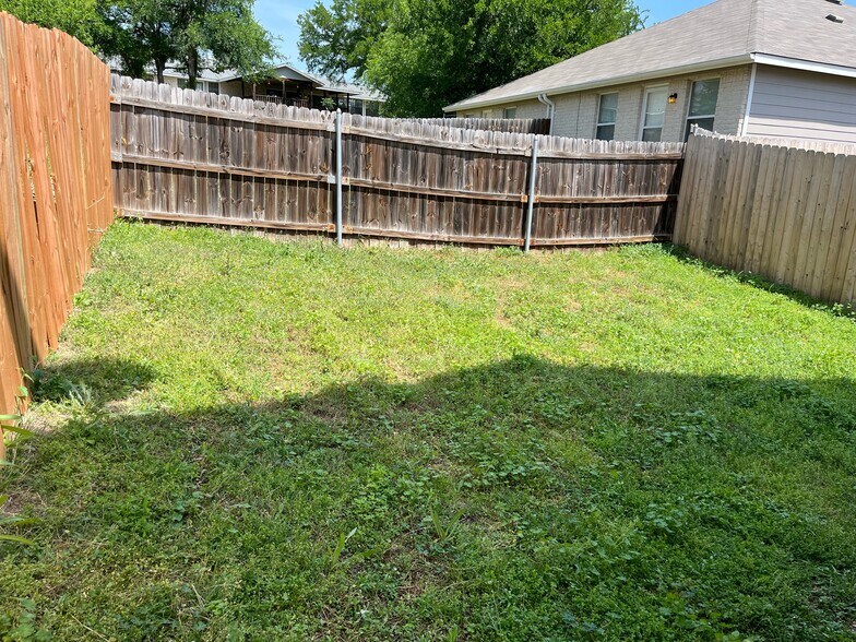 Back Yard - 719 Claremont Pky