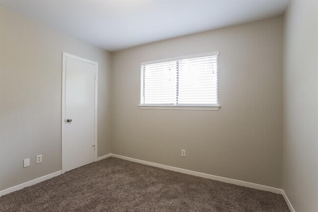 Building Photo - 36 W Bigelow Oak Ct