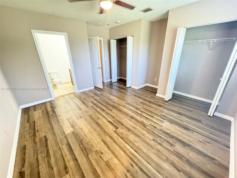 Building Photo - 3622 Oleander Ter