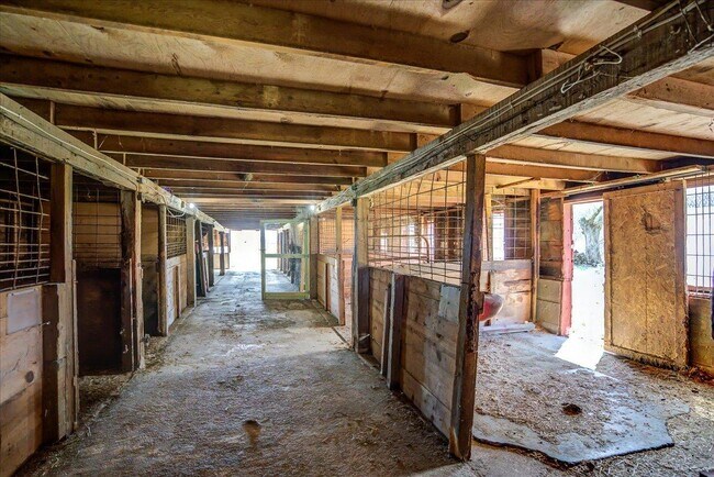 Building Photo - 34 N Union Rd