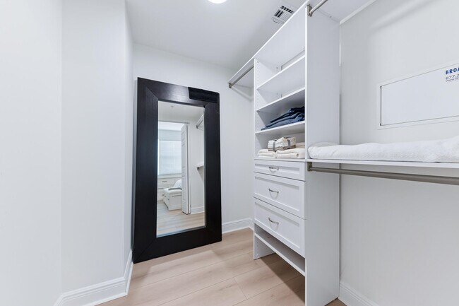 Building Photo - 610 Clematis St