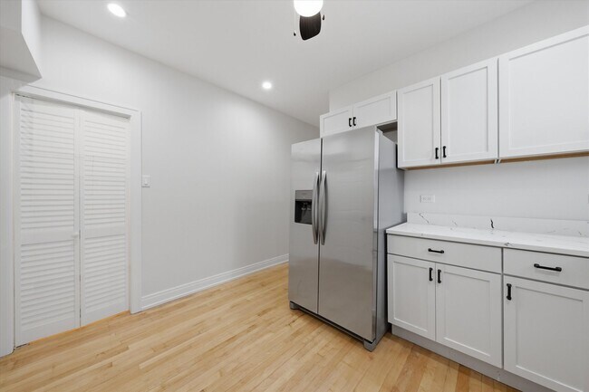 Building Photo - 3244 W 62nd Pl